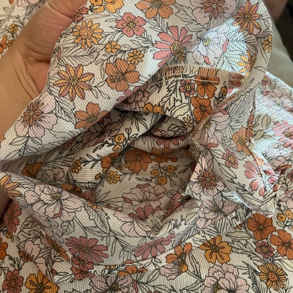 3/$10 ☀️ Denver Hayes Eylet Cap Sleeve Blouse - Picture 4 of 6